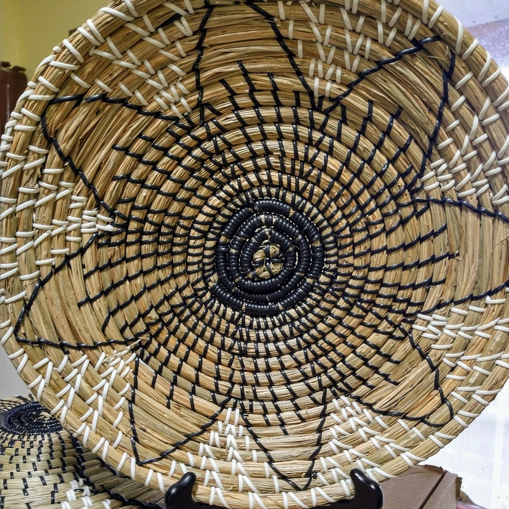Lotus Flower 🆕 Rattan 20" Tray